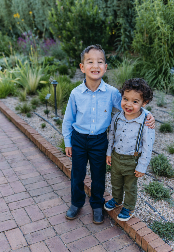 a fun family photo session at the botanic gardens 